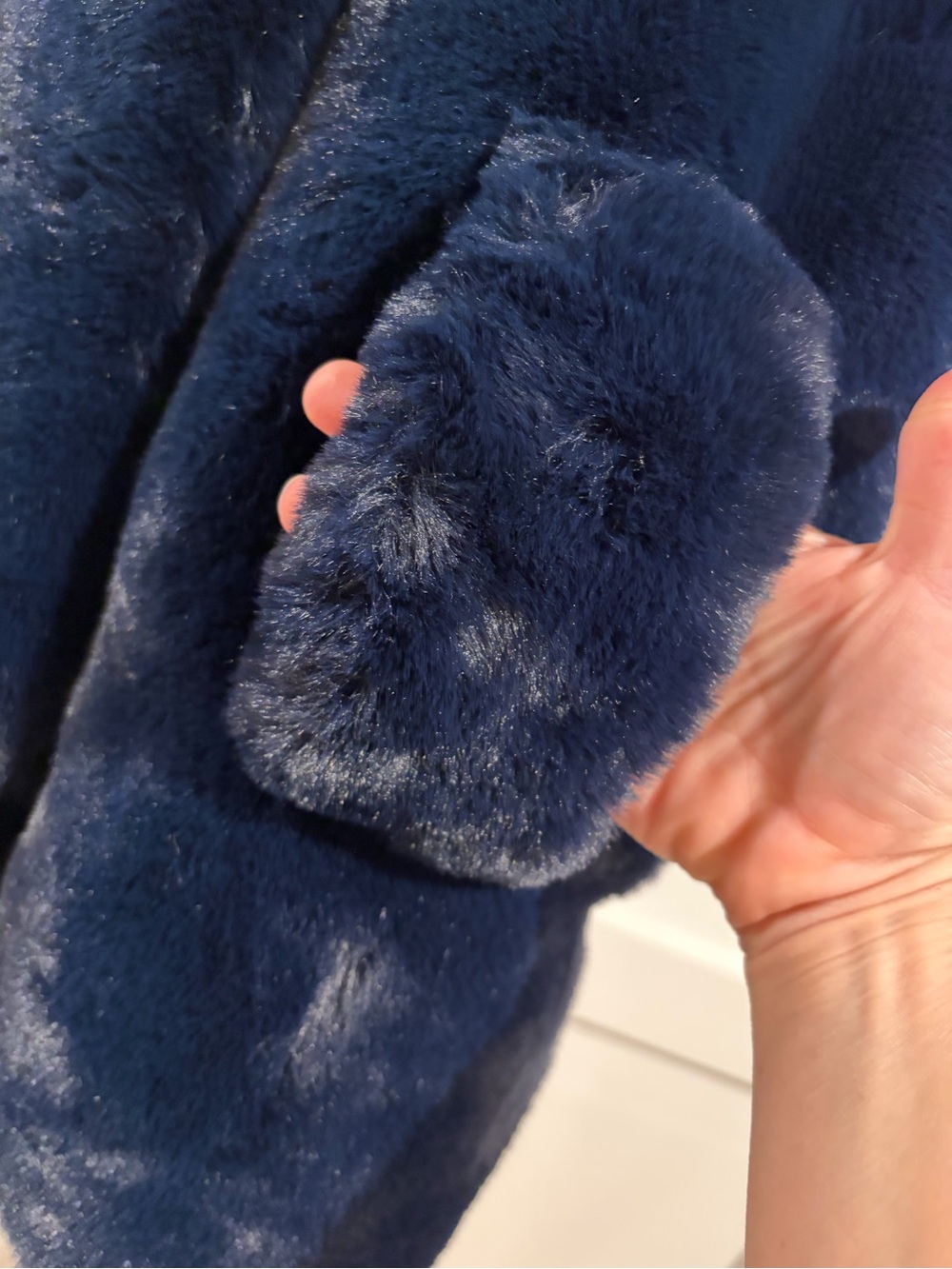 NWT Apparis Luna Faux Fur Scarf Navy - Picture 8 of 8